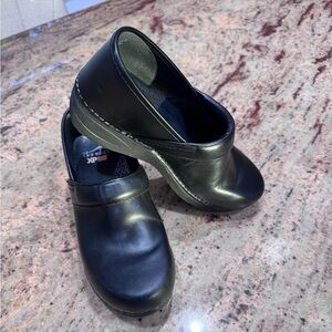 Dansco XP 2.0 Black Leather Clogs Size 38